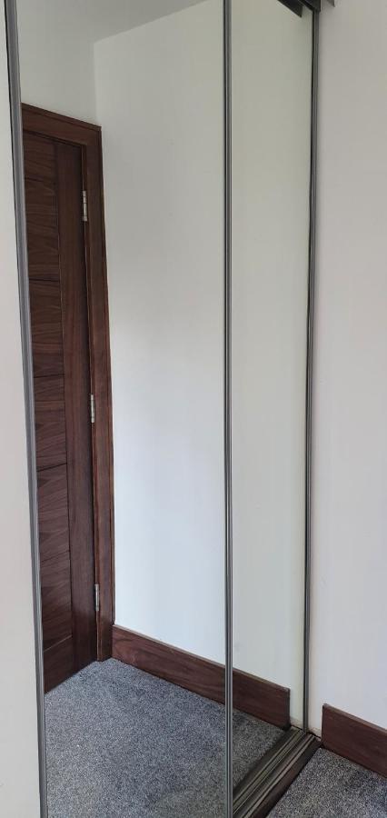 Studios At 74 Swindon Luaran gambar